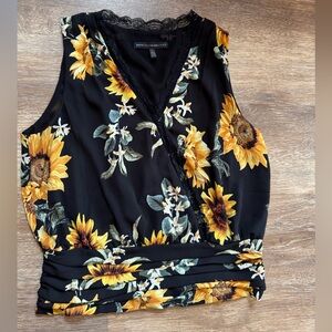 White House Black Market GORGEOUS Sunflower print sleeveless top, Sz L